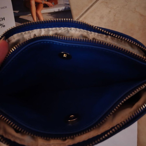 Guy Laroche electric blue leather shoulder bag with gold chain
