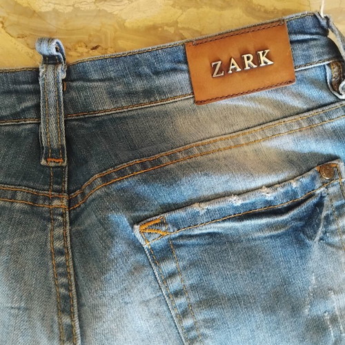 Women's jeans used, size 28, with small tear