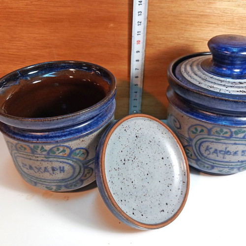 Ceramic jars for sugar and coffee set of two like new