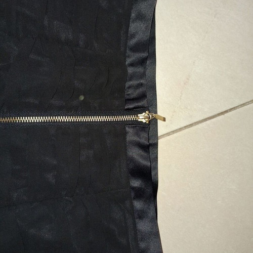 Black women's skirt with satin waist like new
