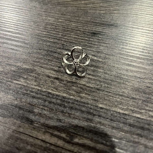 Silver ring like new in excellent condition