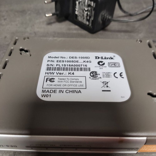 D-Link Switch DES-1005D 5-Port Ethernet like new