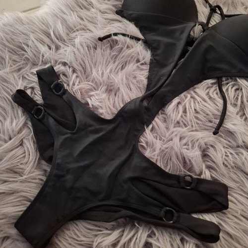 Med one-piece swimsuit like new, size M, black