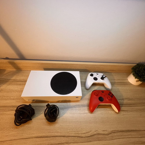 Xbox Series S 512 GB console with 2 controllers