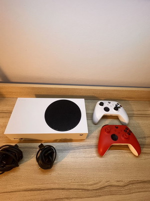 Xbox Series S 512 GB console with 2 controllers