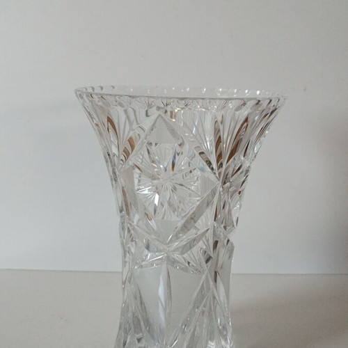 Bohemia crystal vase with intricate cut, height 19 cm