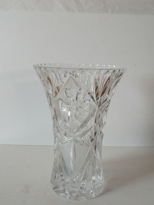 Bohemia crystal vase with intricate cut, height 19 cm