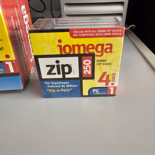 Iomega Zip 250 External Parallel Port Drive and 4 Pack Zip Disks brand new