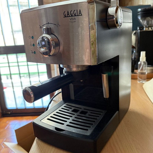 Gaggia Viva Deluxe espresso machine used with steam wand