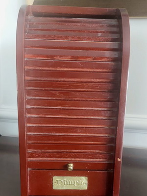 Wooden sliding case like new for bar drinks