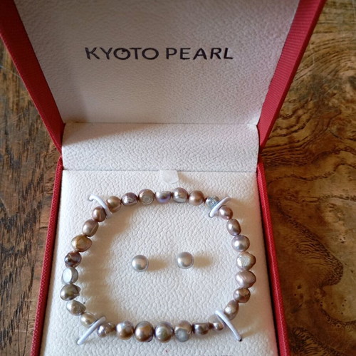 Bracelet and earrings set like new