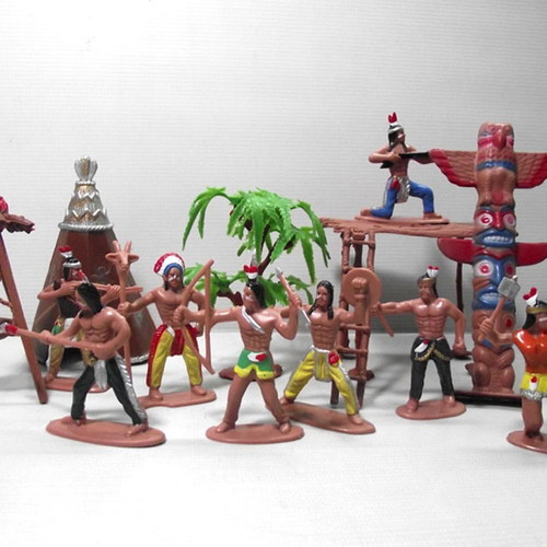 Wild West Indian Figures Set with Totem and Accessories, like new