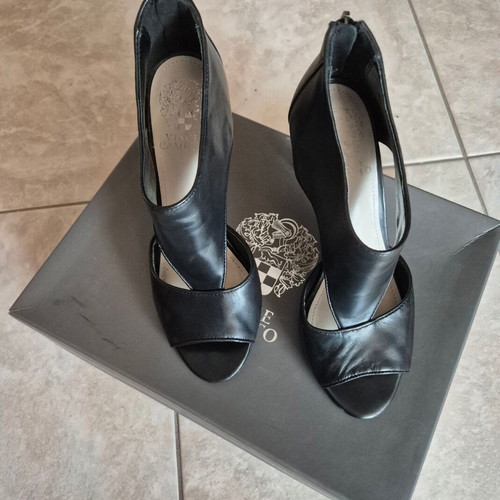 Vince Camuto Peep Toe Sandals like new, size 37, black