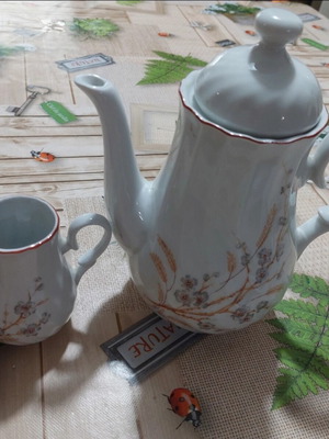 Vintage porcelain tea and creamer set Porcelana Kičevo, like new
