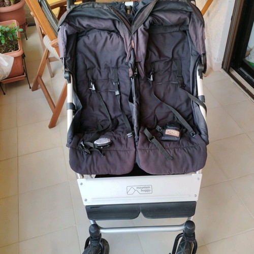 Mountain Buggy Duet twin stroller like new, narrow and off road
