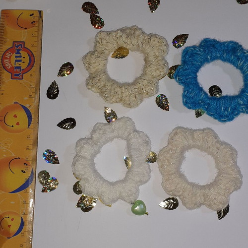 Pack of 4 handmade hair ribbons in white, blue and ecru colors