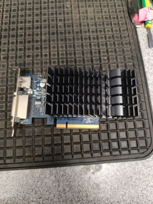 ASUS GeForce GT 730 Silent 2GB DDR3 graphics card like new, low profile