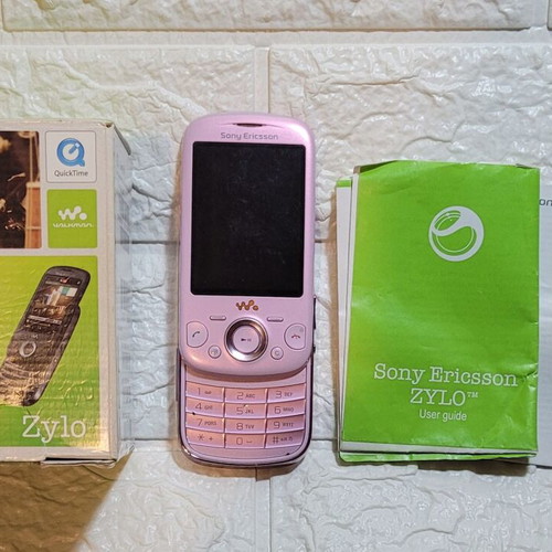 Sony Ericsson Zylo pink used with gifts