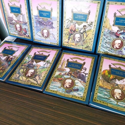 Jules Verne book series like new, classic stories, set of 8