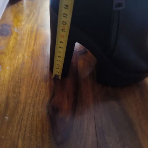 Sophi black boots size 37 like new