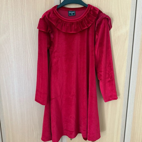 Children's dress 5-6 years red like new without tags