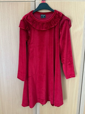 Children's dress 5-6 years red like new without tags
