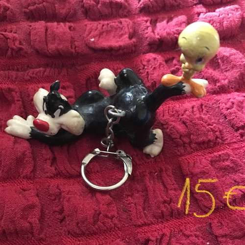 Vintage Looney Tunes keychain 1990 like new, black and yellow
