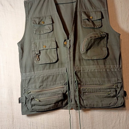 Multi-pocket vest like new, size L, olive green