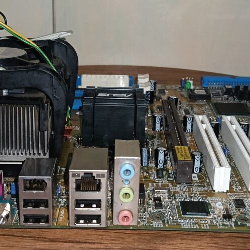 Asus P4C800-E Deluxe vintage motherboard with Intel Pentium 4 3GHz used