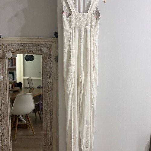 Sleeveless white jumpsuit with embroidered details new, one size