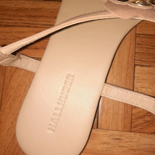 Sandals tan with flowers and pearls size 36 like new