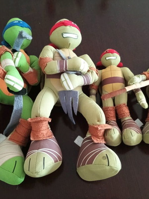 Teenage Mutant Ninja Turtles dolls like new, pack of 4