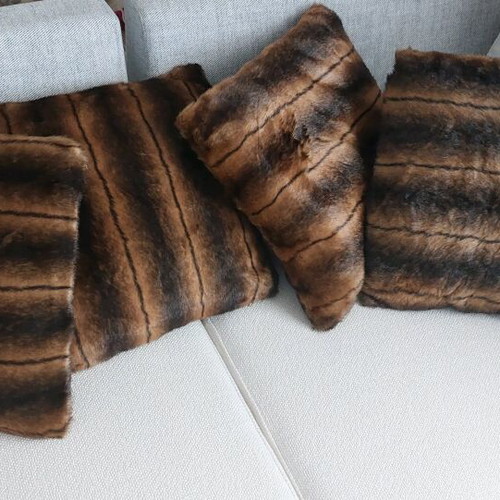 Throw with 4 pillows new, synthetic fur