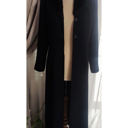 Thin black coat with detachable fur collar like new, size M