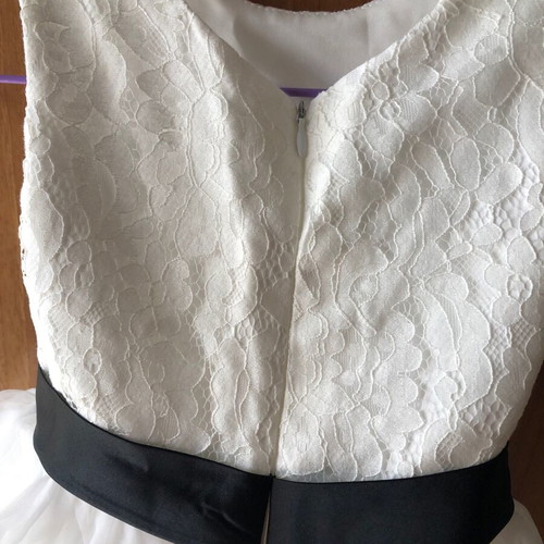 Flower girl dress new for 3-year-old girl with lace and tulle