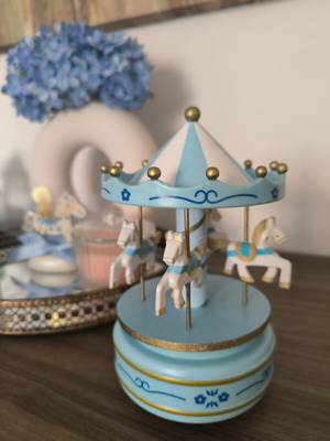 Carousel with music like new