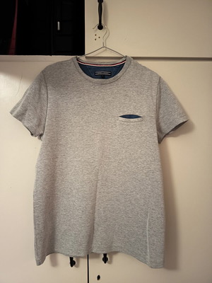Tommy Hilfiger grey t-shirt like new, size S
