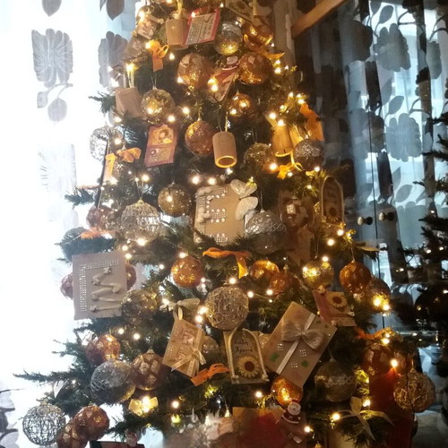 Christmas tree 180 cm pine, like new, with decorations and LED lights