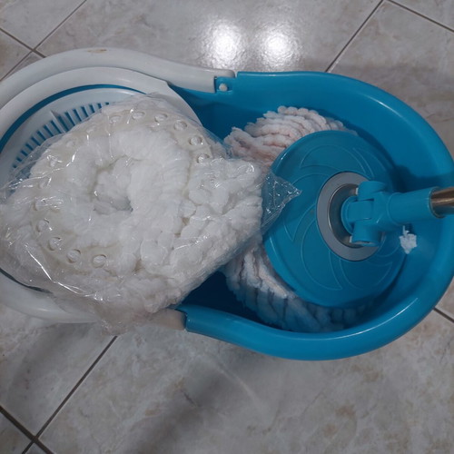 Rotating mop set with bucket like new