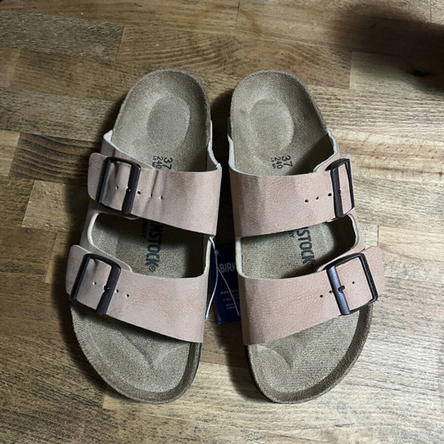 Birkenstock sandals size 37 narrow, new with tags, cream color