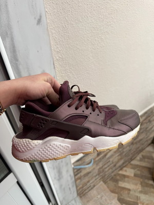 Nike athletic shoes refurbished, brown and red, size 39.5