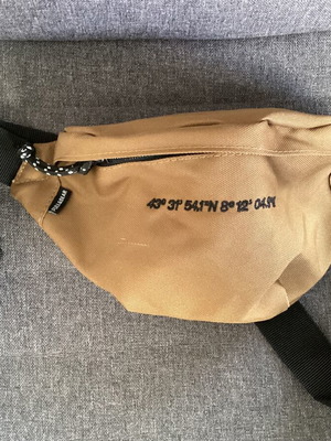 Banana bag in like new condition, brown
