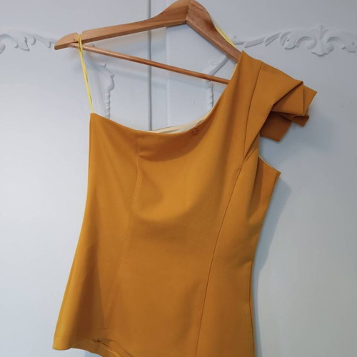 BSB One-Shoulder Mustard Ruffle Top Medium New