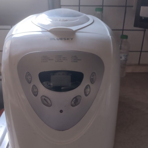 Bread Maker like new, kneads and bakes in three hours