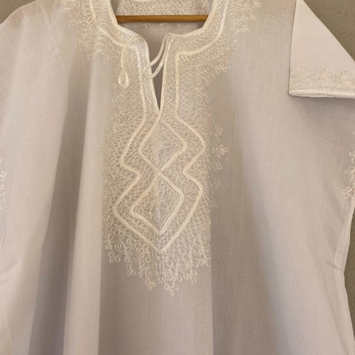 White handmade cotton kaftan L/XL like new with boho embroidery