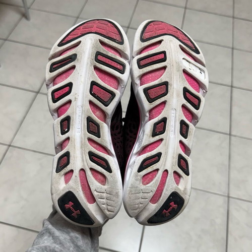 Under Armour Spine Laser women's running shoes used, size 38.5, black and pink