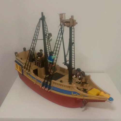 Playmobil Large Pirate Ship 4290 used with 5 cannons and 6 figures vintage