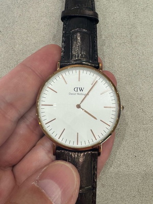 Daniel Wellington watch 40mm used with black handmade leather strap