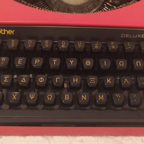 Brother Deluxe 220 portable typewriter Retro Red like new with case
