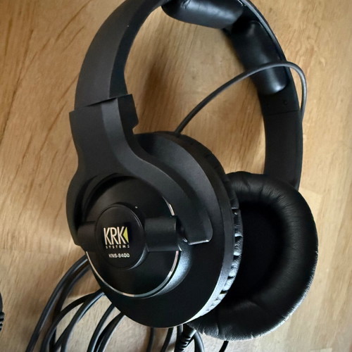 KRK KNS-8400 Studio Monitor Headphones like new, closed-back